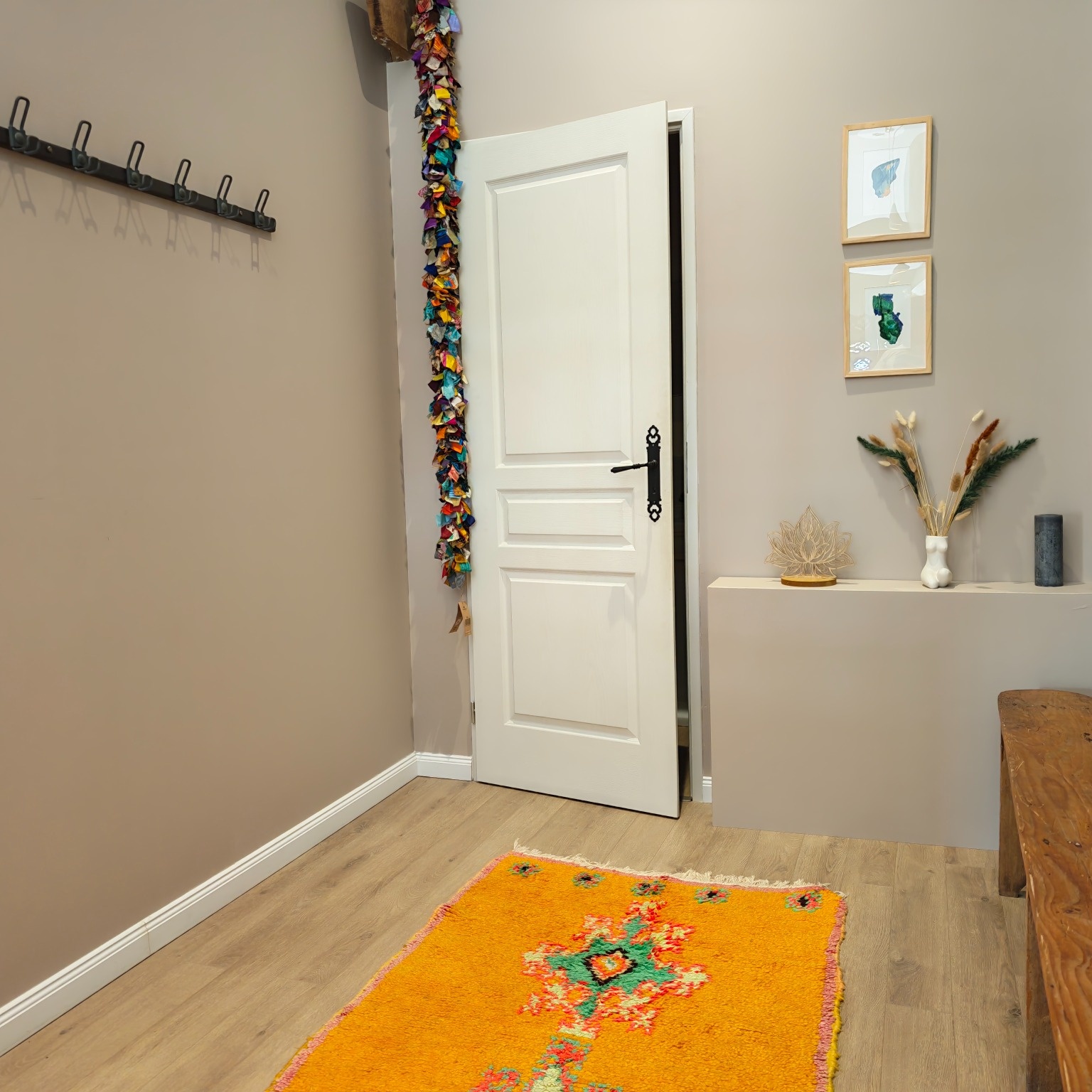 Joia, Location du lieu, vestiaire